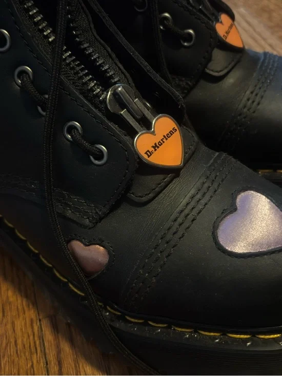 Dr. Martens women sinclair leather heart platform ankle boots - Picture 2 of 6